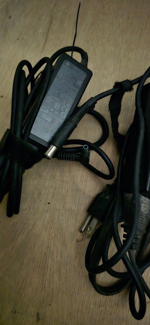 HP Laptop Charger (Category: Chargers) located in Taguig. Submitted by 45selections (Listing ID 1395159620, Image 2). Description: - HP laptop charger - Includes power cable - Black color - Round connector For HP Pavillion 360 and HP Compaq and similar laptops with similar ports GCash or GoTyme. Shipping fee c/o buyer.