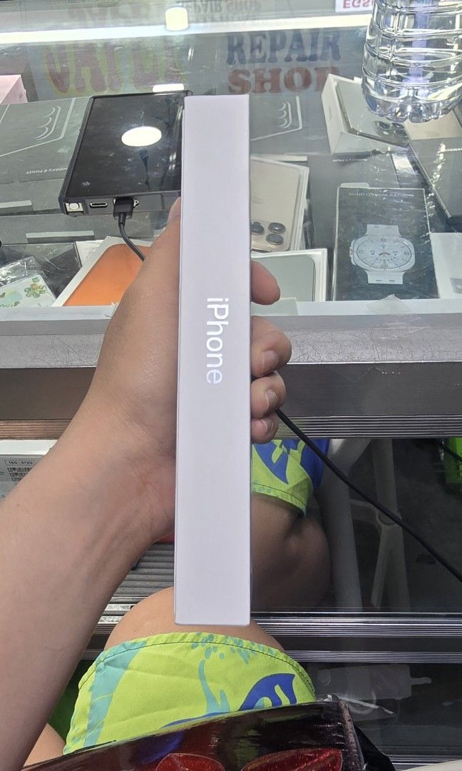 Iphone 17 Air 256gb Openline (Category: iPhone 17 Series) located in Quezon City. Submitted by samanthaga21954 (Listing ID 1395226544, Image 3). Description: Iphone 17 Air 256gb Openline Brandnew Sealed with Warranty Onhand Stock.