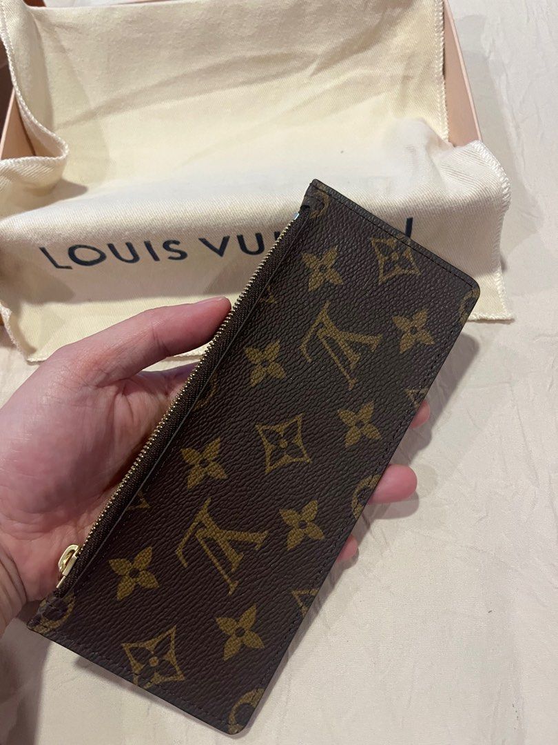 Louis Vuitton Coin C Hold D. Grap Wallet (Category: Luxury Bags & Wallets) located in Pasig City. Submitted by kyatco (Listing ID 1395255029, Image 2). Description: - Authentic Louis Vuitton wallet - Classic Monogram pattern - Includes original box, dust bag, and cards - Pink interior - Snap closure - Coin purse with zipper closure and pink accent - Made in Spain.