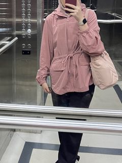 (Category: ) located in . Submitted by timetoclearwardrobe (Listing ID 1395276868, Image 1). Description: .
