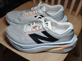 （分類：）位於 。 由 reallysneakers 提交（商品編號 1395334684，圖片 1）。簡介： 。