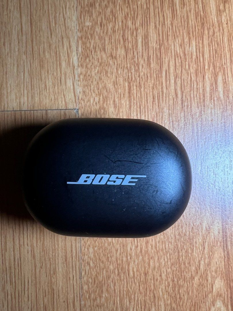 Original BOSE quiet comfort (Category: Earphones) located in Manila. Submitted by thegoodstuff.26 (Listing ID 1395190812, Image 2). Description: No issues. Bluetooth earbuds. Ipx 4 water resistant. Can connect to bose app. Great for running. Batt life is superb. Audio quality is awesome. With active noise cancelling. Rfs: i don’t use it often, might as well sell it. Thanks.