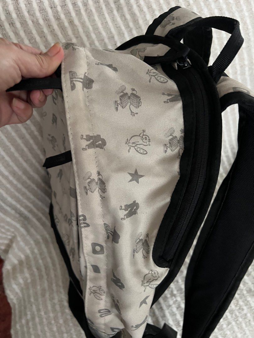 Original Nike Backpack (Category: Backpacks) located in Quezon City. Submitted by tangled8 (Listing ID 1395182384, Image 3). Description: Original Nike Backpack. Can use as school bag..