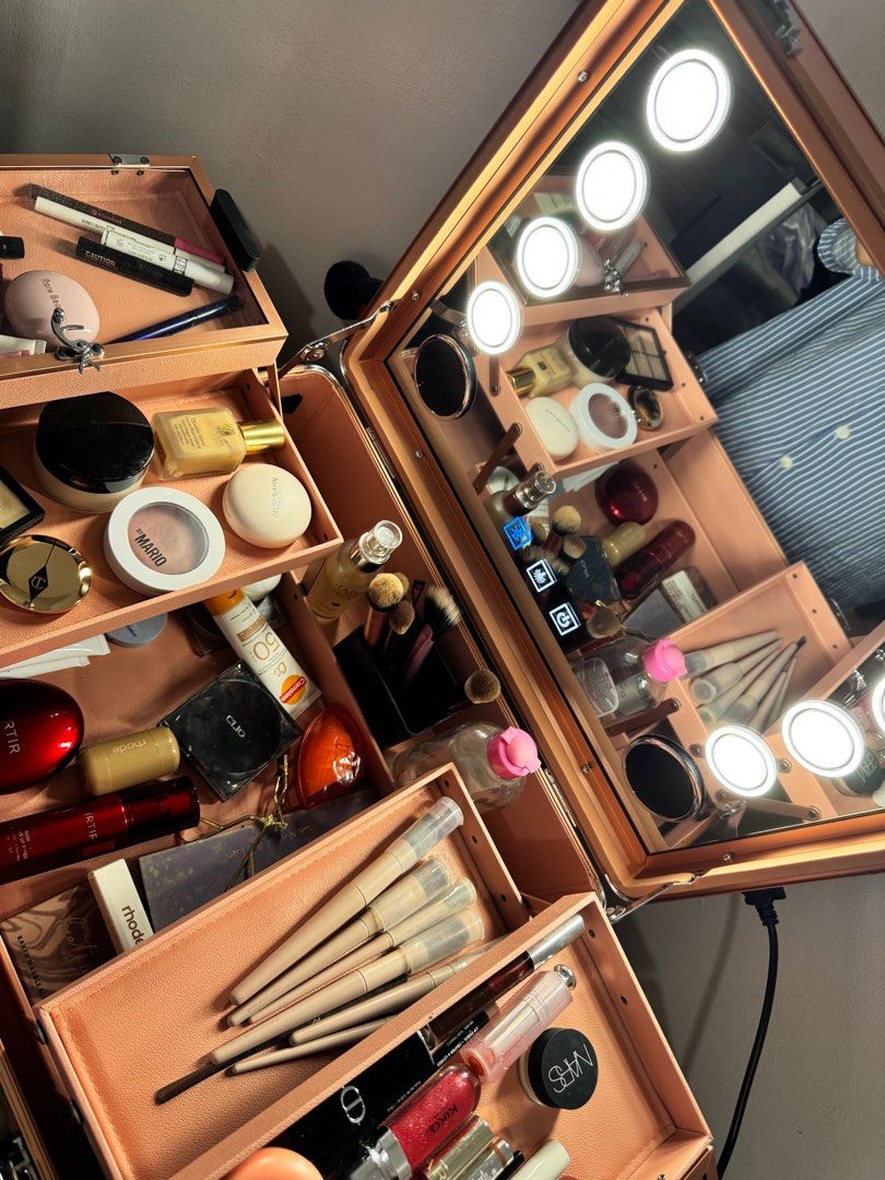 Professional Makeup Luggage with Mirror, Adjustable Stand, LED Lights & Bluetooth Speaker [Case Only] (Category: Makeup) located in Antipolo. Submitted by lala.lysa (Listing ID 1395249415, Image 3). Description: lightly used for 2 weeks, then kept in storage. large capacity, waterproof, mildew-proof, scratch-proof, portable, pressure-resistant and anti-fall main materials: aluminum alloy + mdf/abs color: rose gold size (21 inches, 6 lights): 52cm