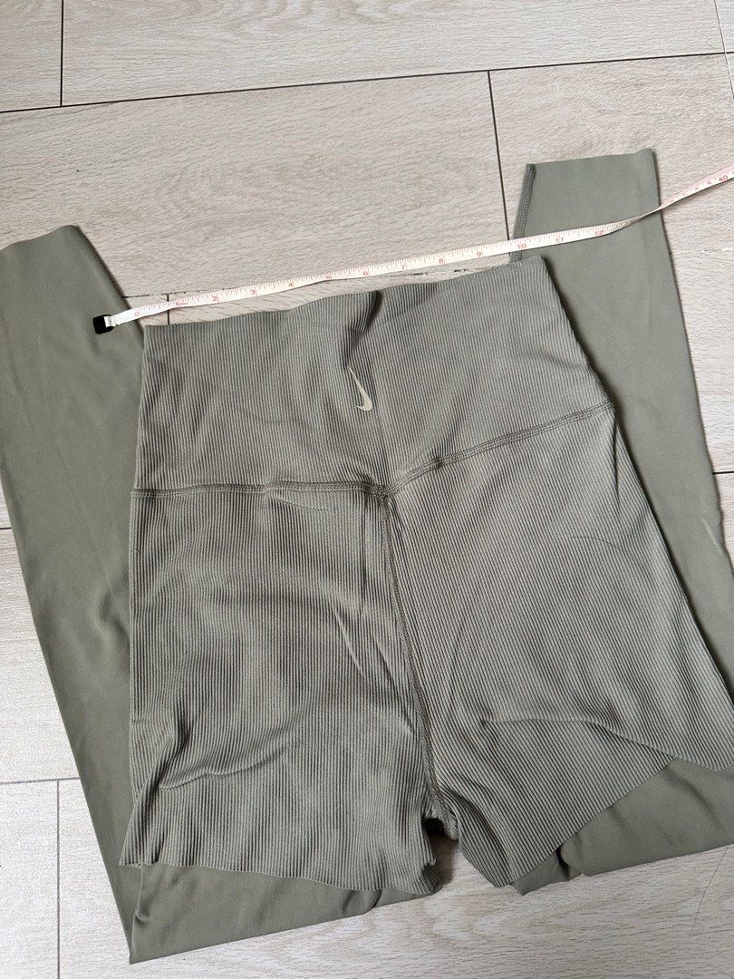 (S) Nike Dri-FIT Leggings (Category: Activewear) located in Bacolod City. Submitted by xoxo_kyashi (Listing ID 1395209396, Image 2). Description: Nike leggings Excellent to like new condition. Super high waisted. Super seamless leggings with seamless ribbed second layer shorts. Hindi po halata ung cameltoe dito so this is one of my personal faves. Perfect for yoga, gym or sportswear. With hidden pocket inside the waistband. Size S on tag, can fit