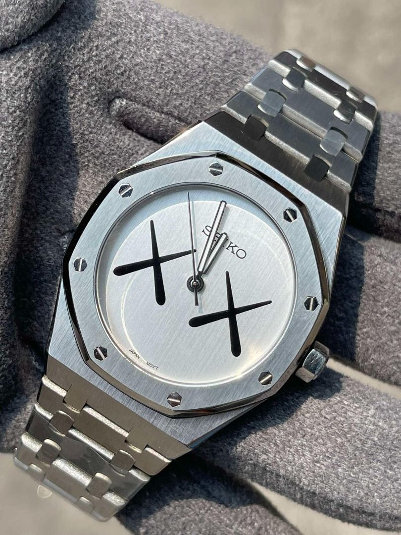 Seiko Mods (Kaws Royal Oak) (Category: Luxury Watches) located in Valenzuela. Submitted by jedmiguel (Listing ID 1395188537, Image 1). Description: Seiko Mods Kaws Royal Oak For only PHP 9800 Brandnew & Original • Complete links • Comes with box, paperbag & card ✅ can do shipping ✅ COD OR COP VIA LBC ✅ meetup near me PM for more details Valenzuela/South Caloocan Area DISCLAIMER: We are not affiliated, associated, or in any way officially connecte