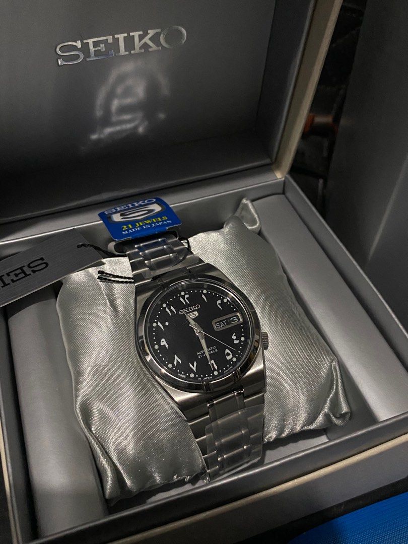 SEIKO WATCH ARABIC DIAL (Category: Luxury Watches) located in Batangas. Submitted by xwb9hgbdxb79626 (Listing ID 1395308132, Image 2). Description: BRAND NEW SEIKO arabic dial model number : SNK063J5 COMPLETE .