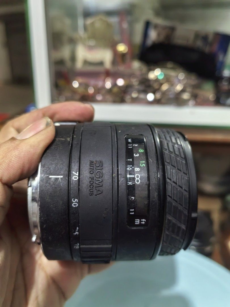 Sigma UC Zoom (Category: Lens & Kits) located in Cebu City. Submitted by dudes_villanueva (Listing ID 1395336920, Image 2). Description: Sigma UC Zoom 📌28-70mm 1:3.5-4.5 multi-coated camera lens, made in Japan. 📌Focal Length and Aperture: It's a zoom lens with a focal range of 28-70mm and a variable aperture of f/3.5-4.5, meaning the maximum aperture changes depending on the focal length. 📌Mount: This specific lens is designed for Sony/Minolta