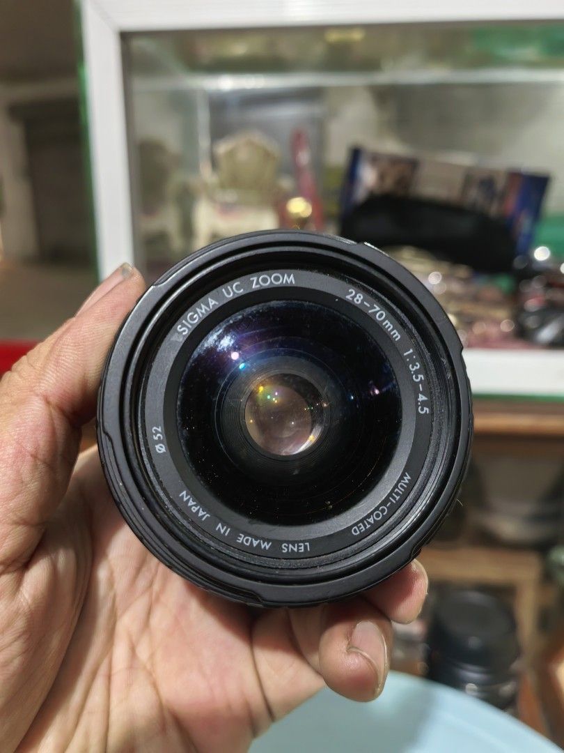 Sigma UC Zoom (Category: Lens & Kits) located in Cebu City. Submitted by dudes_villanueva (Listing ID 1395336920, Image 1). Description: Sigma UC Zoom 📌28-70mm 1:3.5-4.5 multi-coated camera lens, made in Japan. 📌Focal Length and Aperture: It's a zoom lens with a focal range of 28-70mm and a variable aperture of f/3.5-4.5, meaning the maximum aperture changes depending on the focal length. 📌Mount: This specific lens is designed for Sony/Minolta