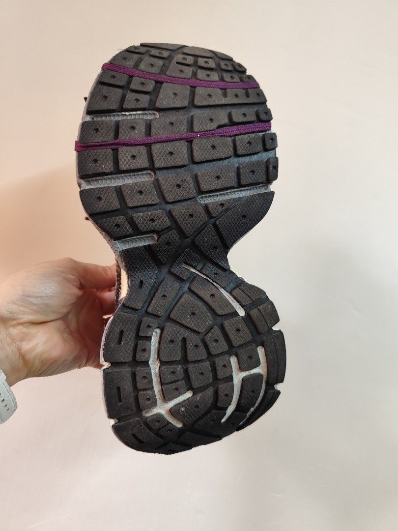 sneaker （分類：波鞋）位於 Hong Kong。 由 jom25 提交（商品編號 1395242561，圖片 3）。簡介： size 37 meet up sunday only。