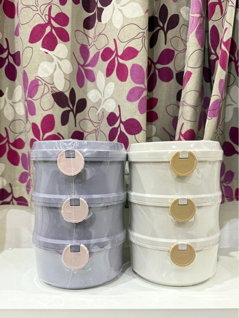 Stackable Lunch Box (Category: Food Organisation & Storage) located in Shah Alam. Submitted by berryskye (Listing ID 1395208700, Image 1). Description: brand new bought for gift but found another suitable one still sealed each for rm25 take both for rm45 pickup and delivery available kindly read description on my profile before purchasing:).