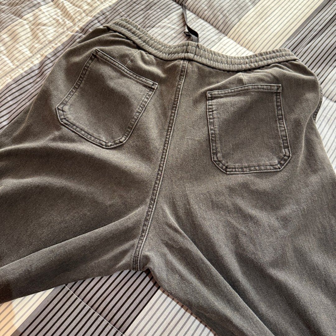 UNIQLO DENIM JERSEY PANTS LIGHT GRAY (Category: Other Bottoms) located in San Fernando. Submitted by serandrup (Listing ID 1395219110, Image 3). Description: .