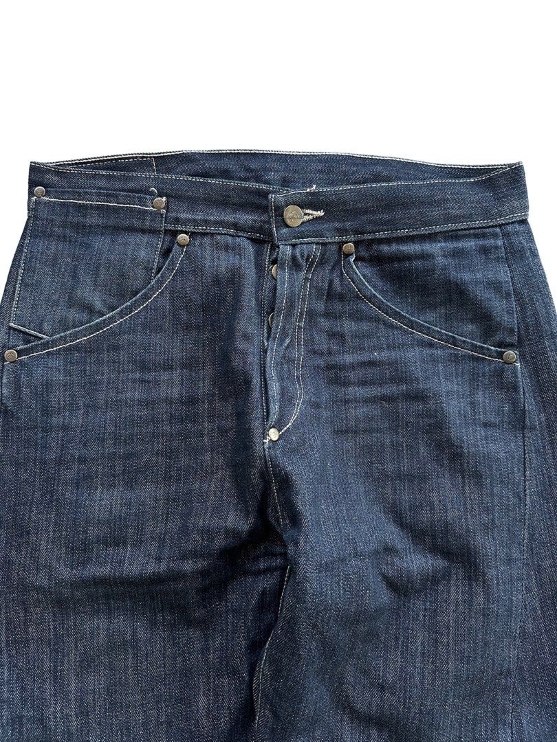 (W31) Vintage Edwin E Function Buckle Back Function (Category: Jeans) located in Shah Alam. Submitted by amarjai (Listing ID 1395282305, Image 2). Description: Size: W31 L39 Overall Condition: 9/10 Refer photos for more details! Accept reasonable offers ✌🏻 If you have any questions or you need more photos feel free to ask. Shipping by J&T Express (RM10) Thank you for your visit! Hit the follow button for more updates! 🫶🏻.