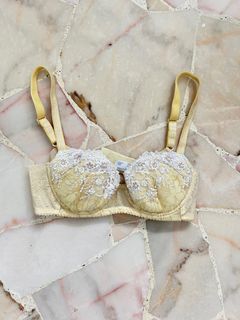 (Category: ) located in . Submitted by angelswearsecondhand (Listing ID 1395244789, Image 1). Description: .