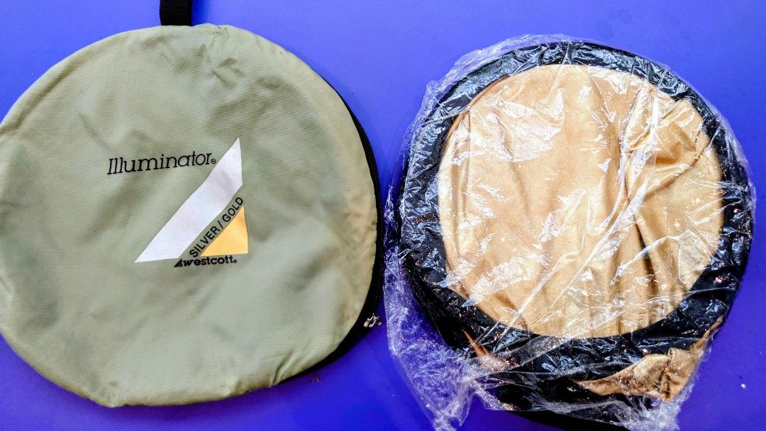 Westcott Reflector 2-in-1 Silver/Gold (Category: Lighting & Studio Equipment) located in Makati City. Submitted by ppomidyar (Listing ID 1395176297, Image 2). Description: 30-inches.