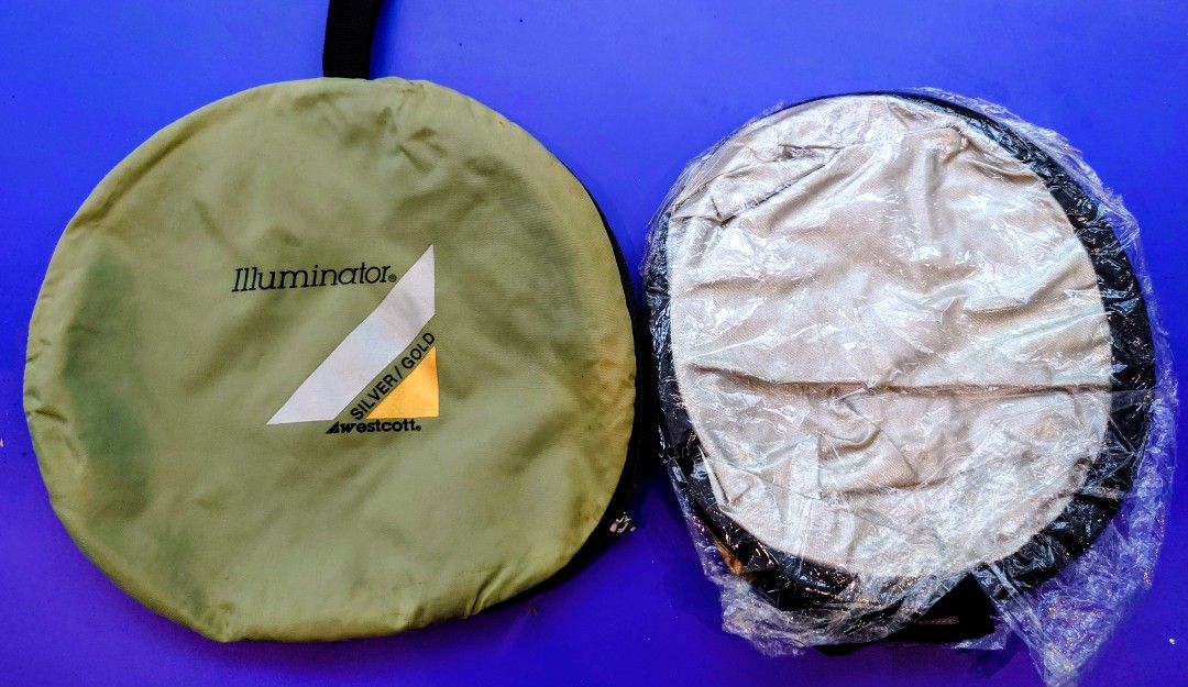 Westcott Reflector 2-in-1 Silver/Gold (Category: Lighting & Studio Equipment) located in Makati City. Submitted by ppomidyar (Listing ID 1395176297, Image 3). Description: 30-inches.