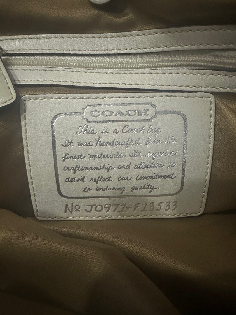 2000s beige coach bag (Category: Luxury Bags & Wallets) located in Quezon City. Submitted by 1eojnx (Listing ID 1395526278, Image 2). Description: need cleaning nego.