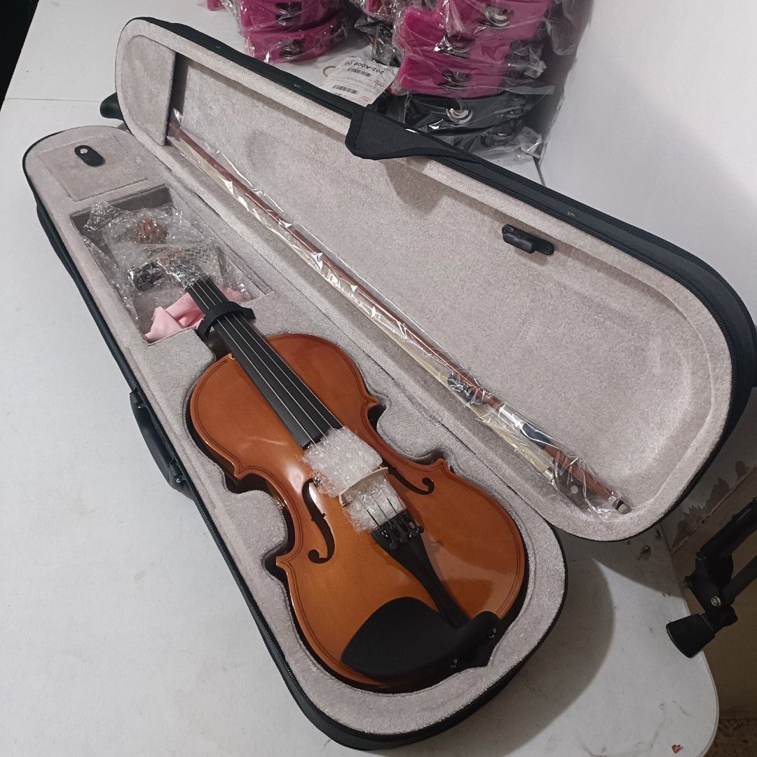 4/4 Violin Full sized with 6 accessories (Category: Musical Instruments) located in Pasay City. Submitted by andreimcua (Listing ID 1395400767, Image 2). Description: - Includes case, bow, rosin, cleaning cloth, muter, shoulder rest, sticker notes - Black case with gray interior - Bow is included - Ideal for beginners or as a spare instrument.