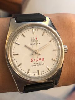上海牌7120手動機芯,35mm錶徑,錶盤印上毛體「为人民服務」,1980年代產物。白色漆面。保用期:6個月64241614919042110