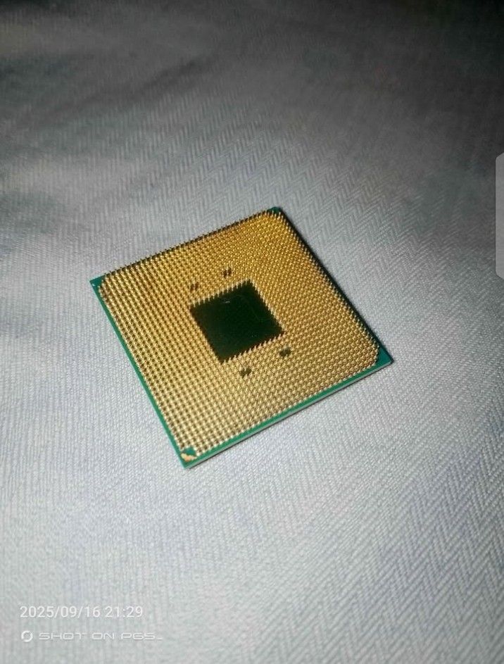 AMD A10-9700 Series CPU (Category: Desktops) located in Dagupan City. Submitted by theythriftme__ (Listing ID 1395389317, Image 2). Description: - AMD A10-9700 Series CPU - Designed for computer use - Square shape with a green base - Features the AMD logo and model information - Pin layout on the bottom price still negotiable if surebuyer mabilis kausap pag kaya sa price.