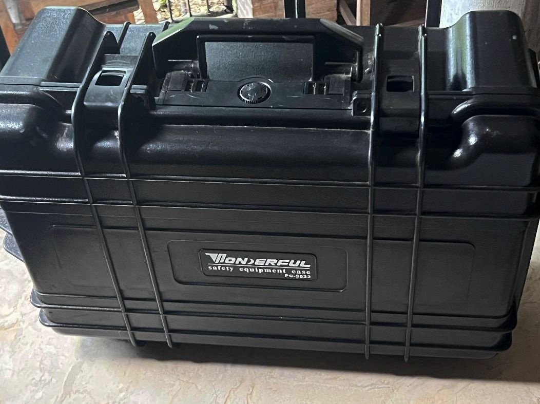 Black Hard Case with Foam Inserts Wonderful PC 5622 (Category: Camera Bags & Carriers) located in Bacong. Submitted by joachim.czogalla (Listing ID 1395367394, Image 2). Description: - Durable black hard case 22" x 15' x 9" - Custom foam inserts for protection - Secure latch closure - Padded interior - Multiple compartments for organized storage - Perfect for sensitive equipment and valuables - Indestructible, watertight.