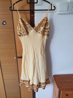 (Category: ) located in . Submitted by chic_runway (Listing ID 38704003, Image 1). Description: .