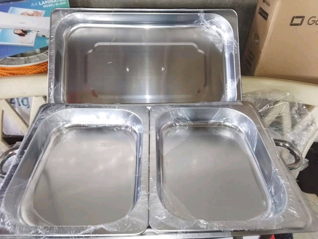 chaffing dish 12L (Category: Food Organization & Storage) located in Manila. Submitted by asstditems (Listing ID 1395354709, Image 2). Description: 990--single (12 L) 1200--double(12 L) Same day delivery via Lalamove Location: Manila Mop: Cod/Gcash payment.