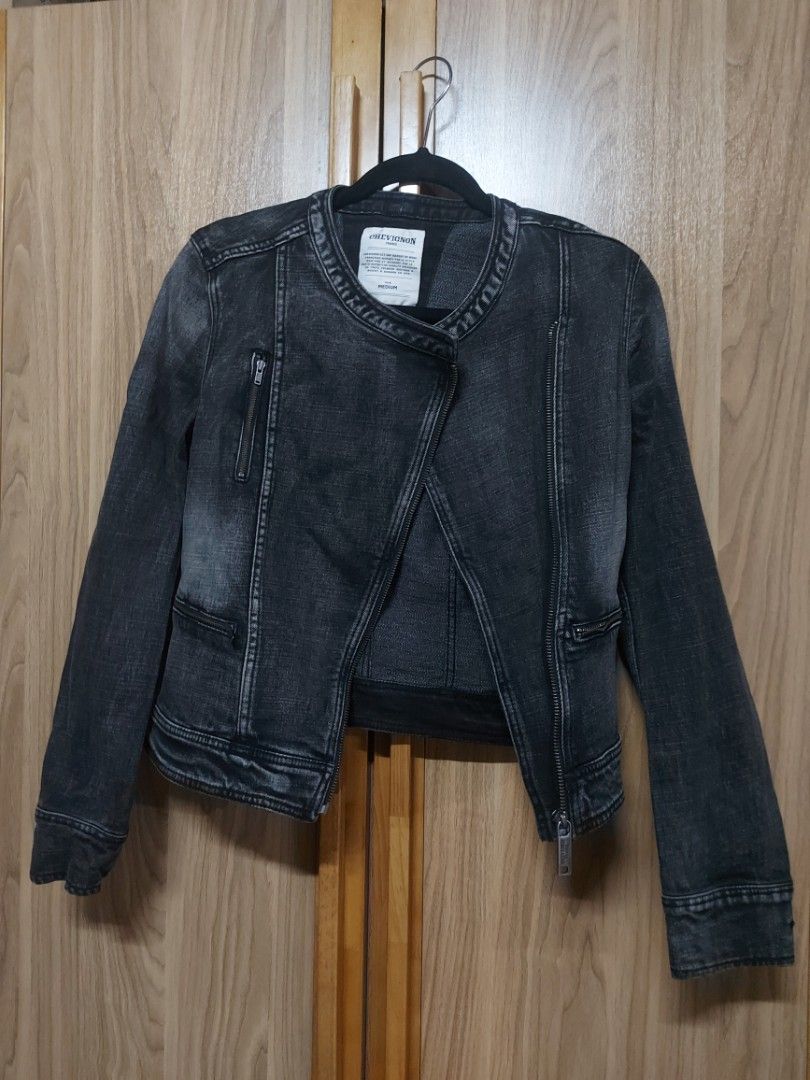 Chevignon Denim Jacket - Medium (Category: Coats, Jackets and Outerwear) located in Rizal. Submitted by noblewolf_0c9e41 (Listing ID 1395464009, Image 1). Description: - Chevignon denim jacket - Classic design - Medium size - Dark grey wash - Zip-up front - Multiple pockets - Tailored fit used once quezon city.. shipping at buyer's expense..