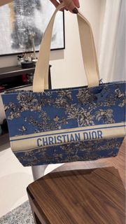 (Category: ) located in . Submitted by nineteen.wardrobe (Listing ID 1395531499, Image 1). Description: .