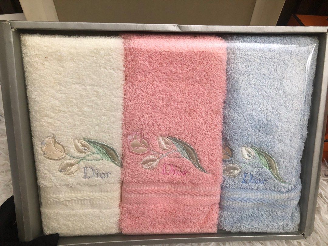 Christian Dior Face Towel (Category: Luxury Apparel) located in Pasay City. Submitted by cpb__ (Listing ID 1395349517, Image 1). Description: .