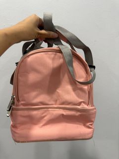 (Category: ) located in . Submitted by changwardrobe11 (Listing ID 1395464110, Image 1). Description: .