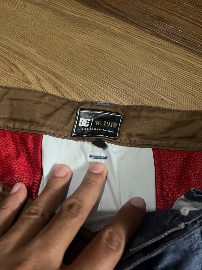 DC Shorts size 33 (Category: Shorts) located in Ragay. Submitted by eemensapparel (Listing ID 1395360072, Image 2). Description: Issue: missing button and pictures .