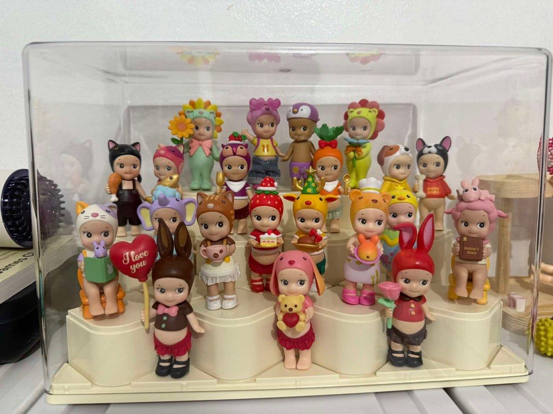 Display Stand for Toy Collection (Category: Storage Boxes & Baskets) located in Quezon City. Submitted by dertorr (Listing ID 1395478243, Image 2). Description: Bought at orange app for 700+. Rfs: extra.