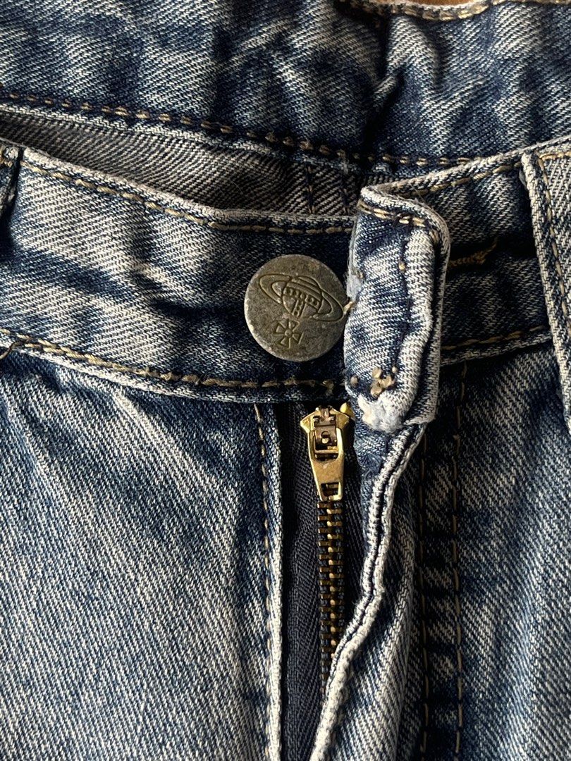 Distressed Jeans (Category: Jeans) located in Manila. Submitted by nasch (Listing ID 1395389339, Image 1). Description: - Light blue distressed jeans - Straight leg cut - Button closure and zipper - Small front pocket - Two back pockets - Brown leather patch at the back.