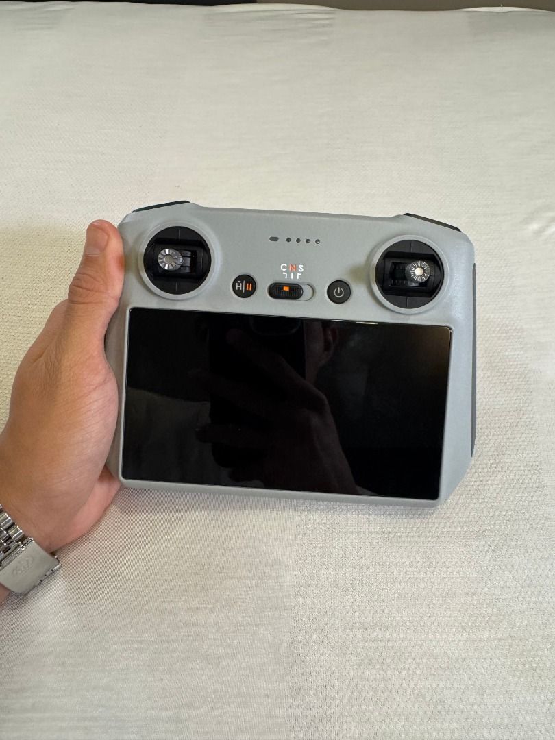 DJI RC Controller (Category: Drones) located in Cyberjaya. Submitted by unimerch (Listing ID 1395487076, Image 1). Description: - DJI RC controller - Features a built-in screen - Includes control sticks and function buttons - All in good condition can come and try first COD/ Meetup: Cyberjaya Call: 0 1 9 nine 0 nine four 0 six five.