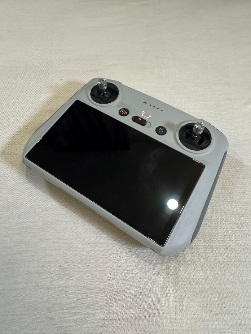DJI RC Controller (Category: Drones) located in Cyberjaya. Submitted by unimerch (Listing ID 1395487076, Image 2). Description: - DJI RC controller - Features a built-in screen - Includes control sticks and function buttons - All in good condition can come and try first COD/ Meetup: Cyberjaya Call: 0 1 9 nine 0 nine four 0 six five.