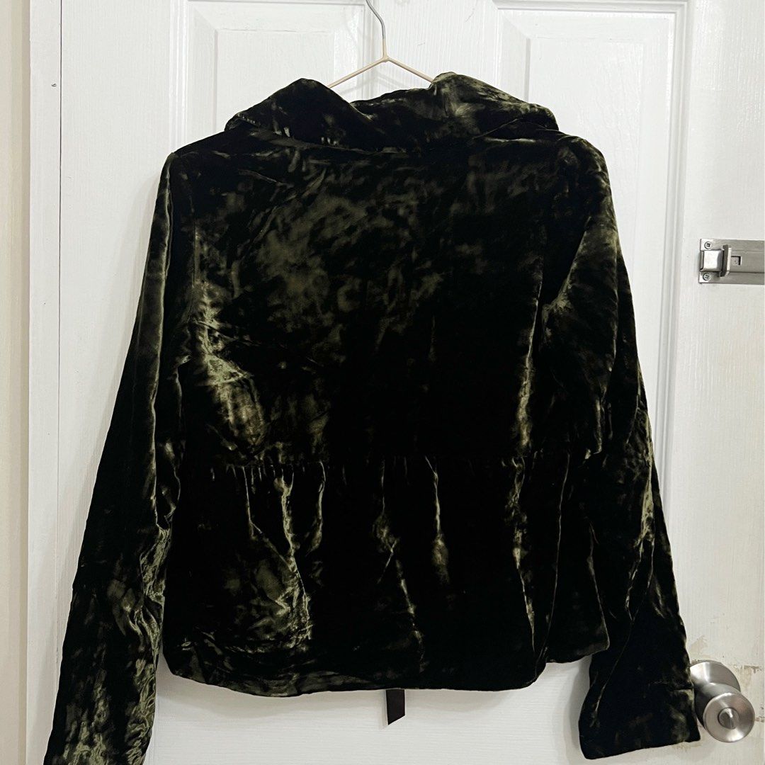 Elegant Velvet Cardigan (Category: Coats, Jackets and Outerwear) located in Quezon City. Submitted by haniicmln (Listing ID 1395004555, Image 2). Description: - Small - Can pass as brand new - Velvet - Super elegant 😍.