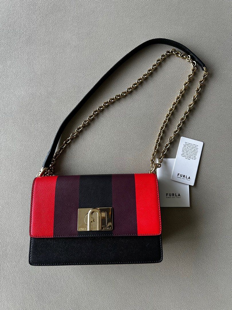 FURLA 1927 crossbody mini (Category: Luxury Bags & Wallets) located in Manila. Submitted by hchua17 (Listing ID 1395482641, Image 1). Description: FURLA 1927 crossbody mini In excellent condition .
