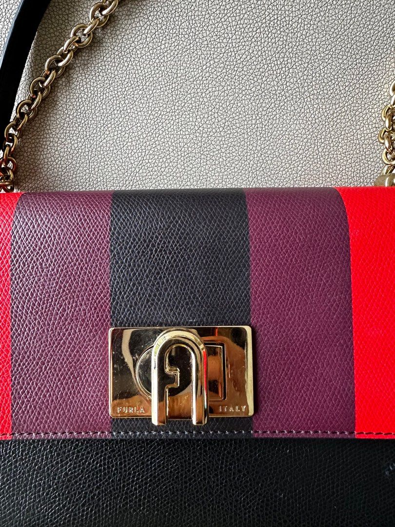 FURLA 1927 crossbody mini (Category: Luxury Bags & Wallets) located in Manila. Submitted by hchua17 (Listing ID 1395482641, Image 2). Description: FURLA 1927 crossbody mini In excellent condition .