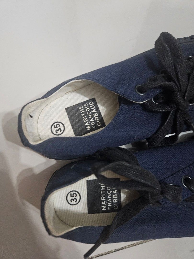 Girbaud sneakers (Category: Sneakers) located in General Mariano Alvarez. Submitted by eiprilfa (Listing ID 1395453979, Image 3). Description: 1x lng nagamit. at nastock lng. pwed sya din sya sa size6..