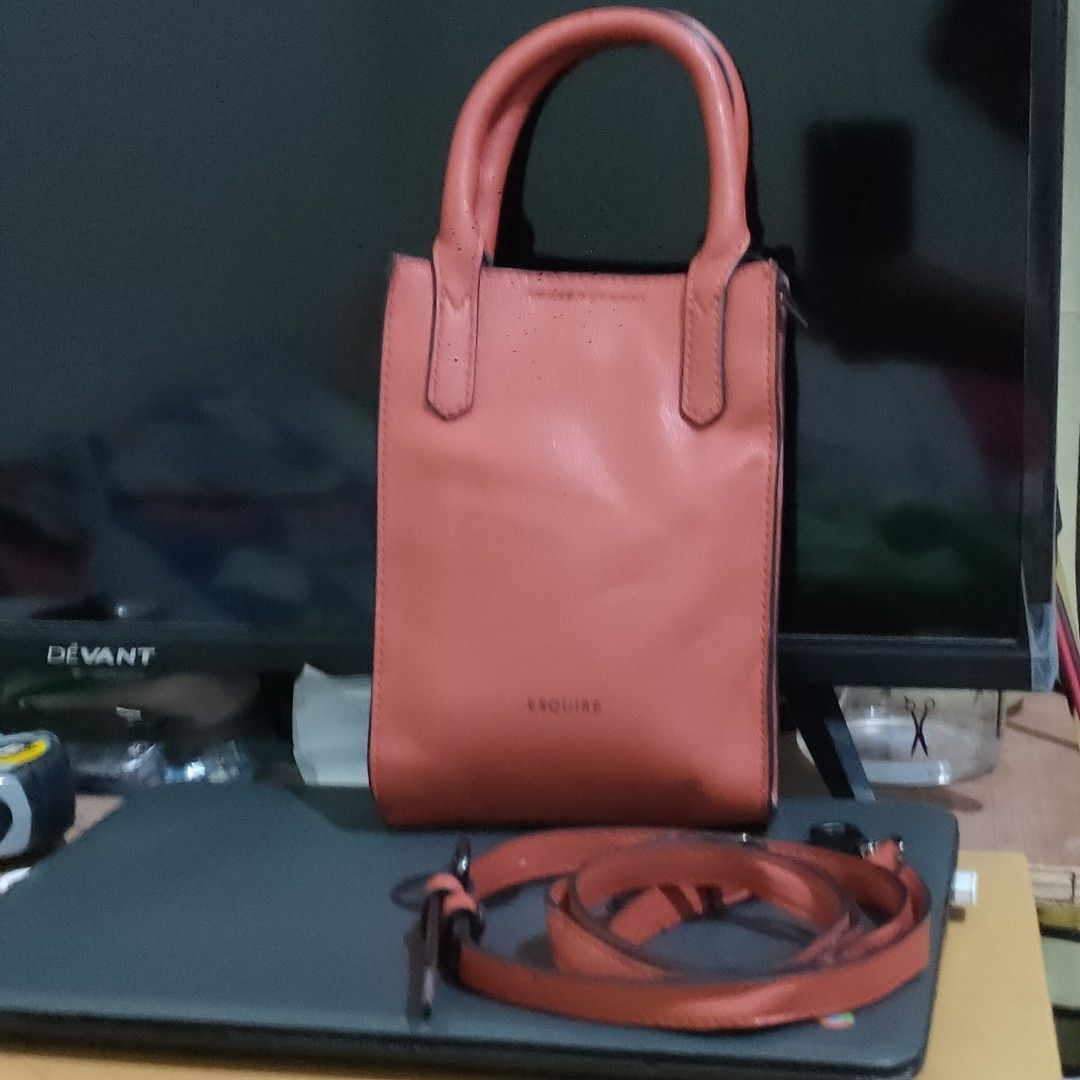 Gucci (Category: Luxury Bags & Wallets) located in Sindangan. Submitted by branden_line (Listing ID 1395475862, Image 3). Description: Gucci coded with signs of wear TH clutch bag esquire cp wallet.