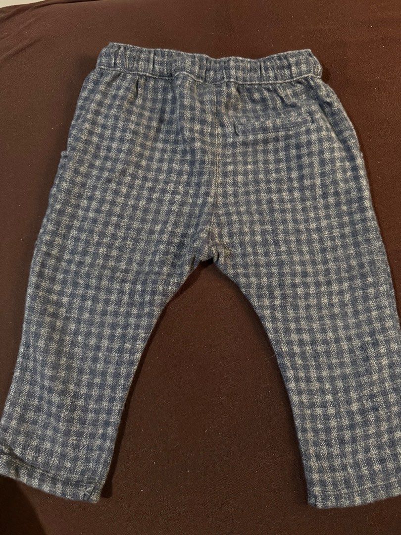 H&M Baby Boy Checkered Pants (Category: Babies & Kids Fashion) located in Manila. Submitted by geevibes (Listing ID 1395421134, Image 2). Description: - H&M baby boy pants - Checkered pattern - Size: 6-9 months - Features a button closure - Includes pockets - Comfortable elastic waistband.