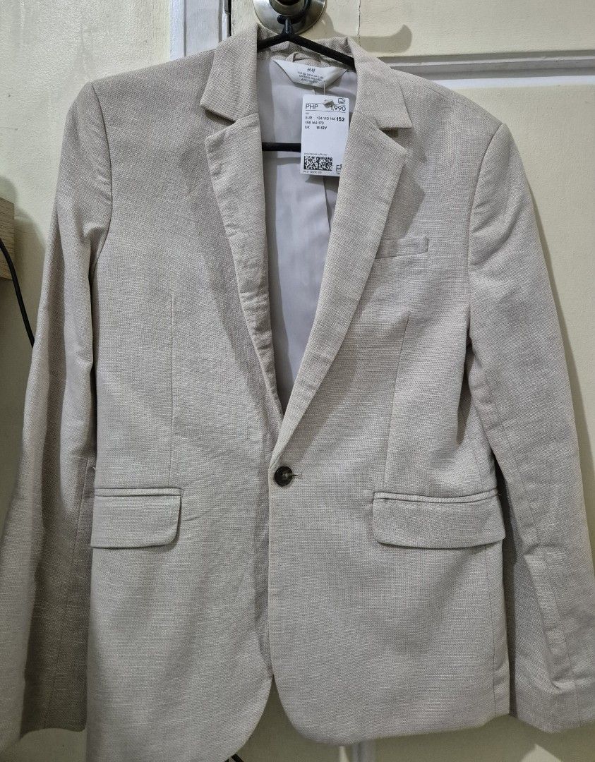 H&M Beige Blazer Size 14 (Category: Coats, Jackets and Outerwear) located in Manila. Submitted by PIT2007 (Listing ID 1395366104, Image 1). Description: - H&M beige blazer - Size: 14 (fits 11-12 years old) - EUR: 152/76, CN: 150/76, AUS: 12/UL/IR: 12Y - Features: Single-button closure, two front pockets - Original Price: PHP 1,990.