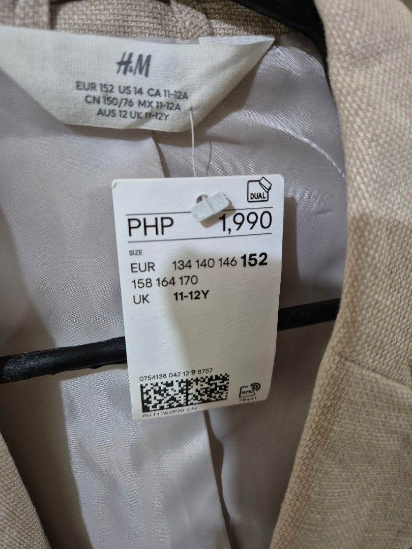 H&M Beige Blazer Size 14 (Category: Coats, Jackets and Outerwear) located in Manila. Submitted by PIT2007 (Listing ID 1395366104, Image 2). Description: - H&M beige blazer - Size: 14 (fits 11-12 years old) - EUR: 152/76, CN: 150/76, AUS: 12/UL/IR: 12Y - Features: Single-button closure, two front pockets - Original Price: PHP 1,990.