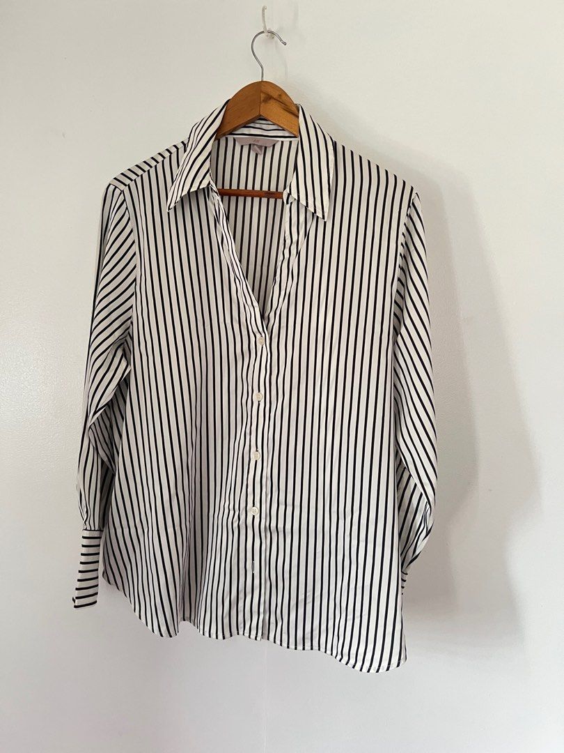 H&M Vneck Longsleeves (Category: Longsleeves) located in Calamba. Submitted by _mrp_ (Listing ID 1395405190, Image 2). Description: used once..