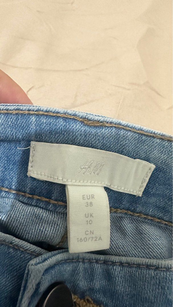HNM H&M HM Jeans Denim Skinny 38/10 (Kategori: Bawahan) berada di Bekasi. Dikirim oleh kapallaut (ID iklan 1395359515, Gambar 2). Deskripsi: Alasan jual decluttering Kondisi: 90% No defect #hnm #h&m #hm #denim #pullnbear #uniqlo.