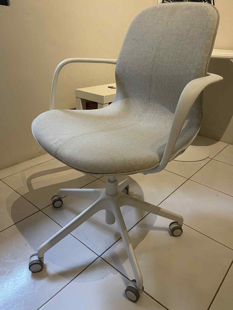 IKEA Swivel Chair with armrest (Category: Chairs) located in Quezon City. Submitted by jninereyes (Listing ID 1395401699, Image 3). Description: LÅNGFJÄLL - Conference chair with armrests Original price - ₱10,999 Minor yellowing/darkening on the seat area due to regular use (see pictures).