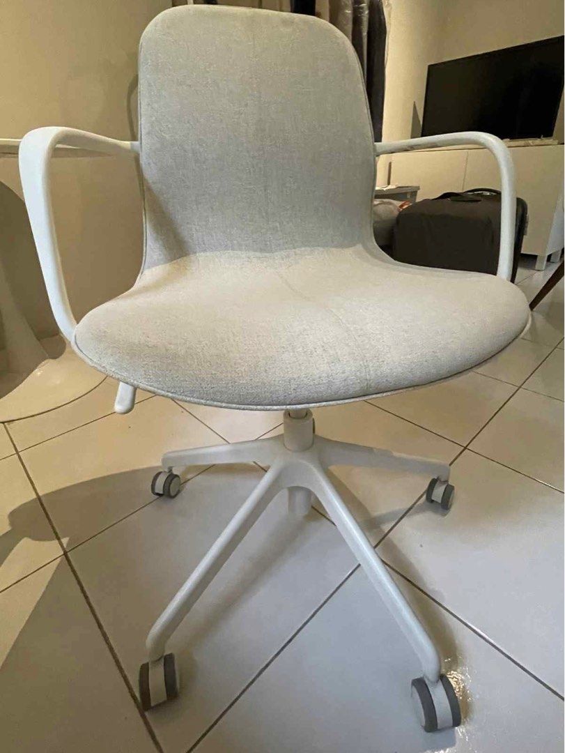 IKEA Swivel Chair with armrest (Category: Chairs) located in Quezon City. Submitted by jninereyes (Listing ID 1395401699, Image 2). Description: LÅNGFJÄLL - Conference chair with armrests Original price - ₱10,999 Minor yellowing/darkening on the seat area due to regular use (see pictures).