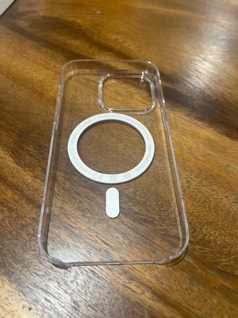 iPhone casing (Category: Cases & Covers) located in Kuala Lumpur. Submitted by SSSVuitton (Listing ID 1395477287, Image 2). Description: iPhone 14 Pro casing Clear case 100% authentic Brand new with sticker Retail selling rm239.