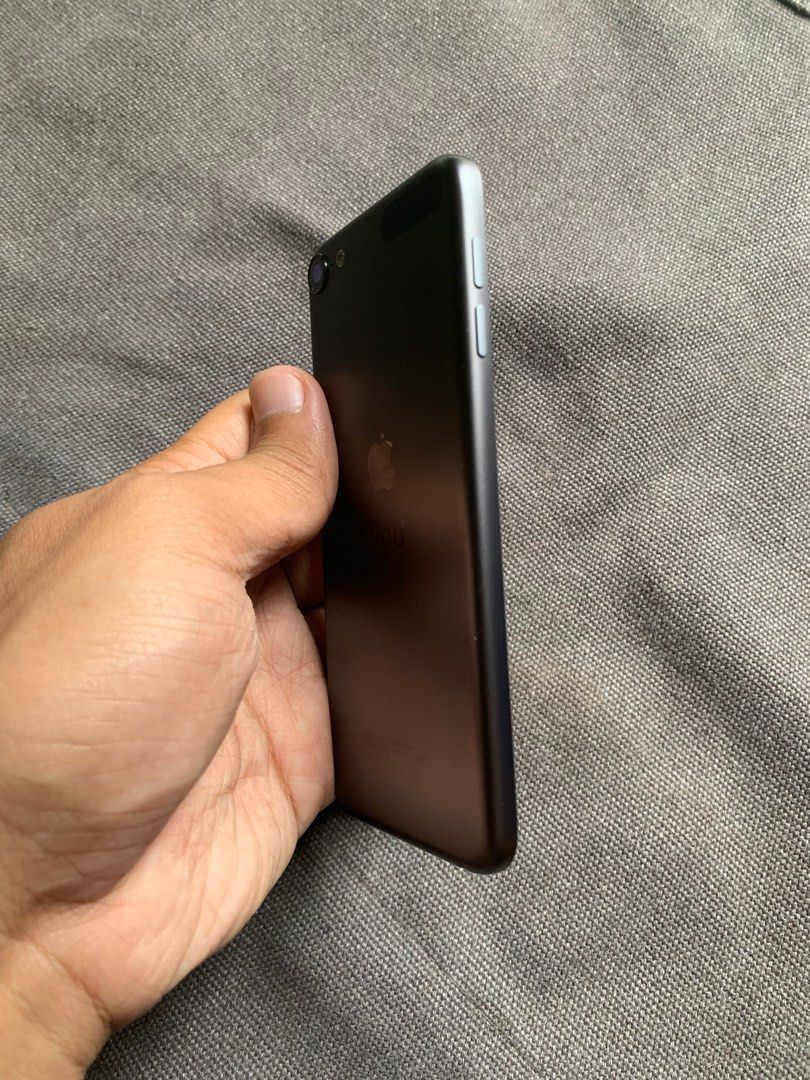 iPod Touch 7th Generation (Category: Early Generation Mobile Phones) located in Bulacan. Submitted by kncreate (Listing ID 1395433570, Image 3). Description: iPod Touch 7th Generation last iPod model released by Apple Space Grey Color A10 Fusion chip 32 GB IOS 14.2 Condition: Good as brand new. .